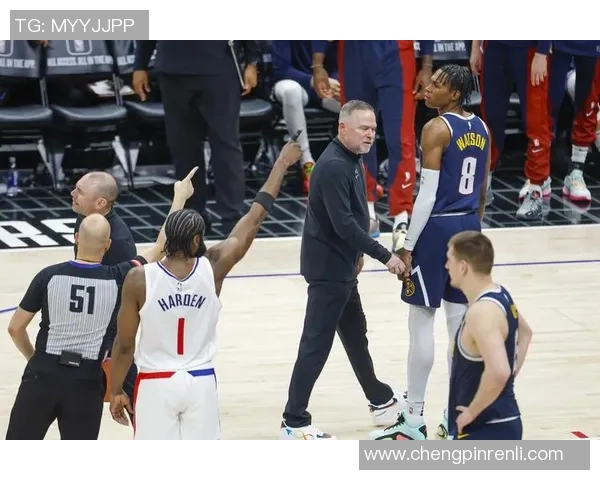 哈登与足球明星的跨界对话:篮球与足球的激情碰撞与友谊之旅 哈登与足球明星的跨界对话:篮球与足球的激情碰撞与友谊之旅