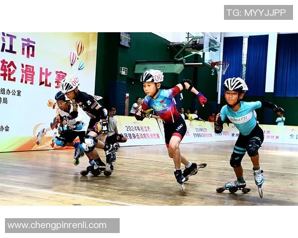 足球明星亲临WWE赛场感受摔跤魅力与激情碰撞