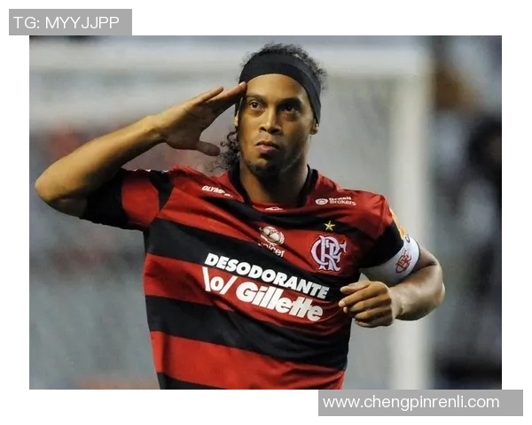 浴巾包裹下的足球明星私生活揭秘与运动场上的光辉对比